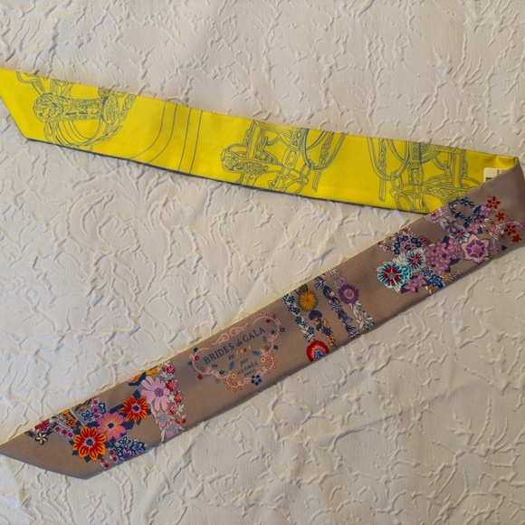 Hermés Silk Scarf - Picture 3 of 5